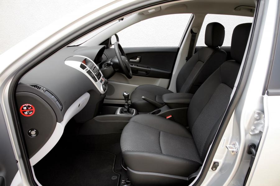  Kia cee&rsquo;d SW 2007 года  (фото 16 из 47)